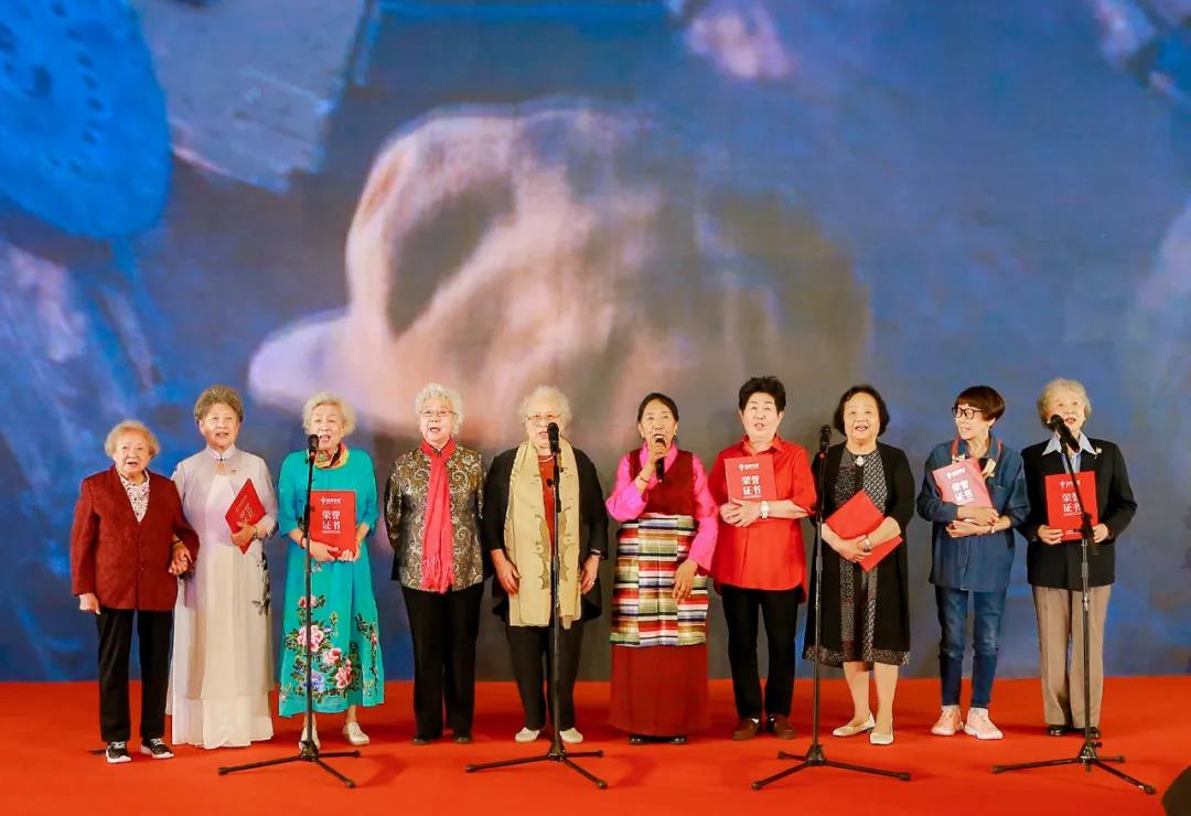 星誠視野總經(jīng)理張立受邀參與2021中國品牌節(jié)第十四屆女性論壇，并和聯(lián)合國前副秘書長沙祖康親切交流；